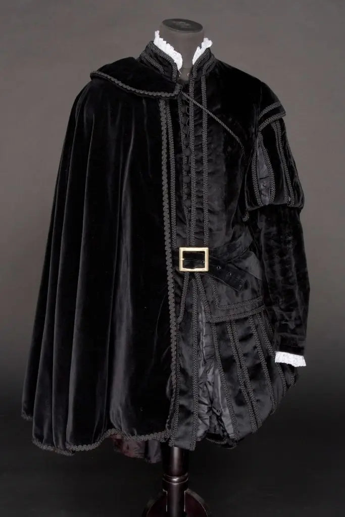 Men's Tudor Elizabethan Costume Uniform Tudor Kings Henry VIII Costume Black Outfits With Cape Belt Set Tudor Renaissance Dress